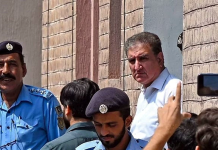 Qureshi urges PTI leaders to maintain unity, aid those behind bars