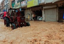 Streets, homes submerged as heavy rains batter Karachi for third day
