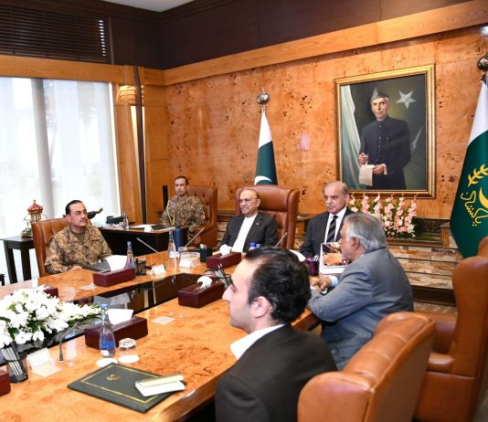 High-level meeting reviews economy, energy & regional situation