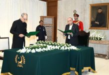 President administers oath to Naveed Kamran as Federal Ombudsman