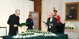 President administers oath to Naveed Kamran as Federal Ombudsman