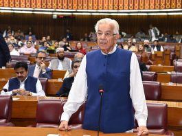 Khawaja Asif expresses hope for improvement in water flow amid low river levels