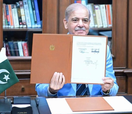 PM Shehbaz signs historic US-Iran ‘Islamabad MoU’ as mediator