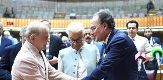 PM meets MNAs during budget session