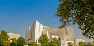 Earlier-selected employee ranks senior to later-selected one, govt should not litigate seniority disputes as an unagree