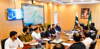 Abbasi meets Gujrat Chamber delegation, vows to strengthen cargo services, trade connectivity