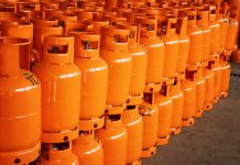 Distt admin seals 12 LPG shops for overcharging ; action against retailers, wholesalers to continue