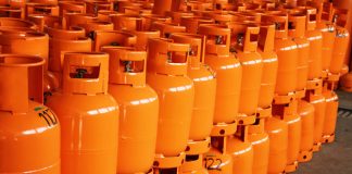Distt admin seals 12 LPG shops for overcharging ; action against retailers, wholesalers to continue
