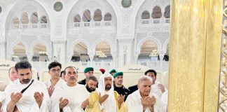 PM Shehbaz, high-level delegation perform Umrah; pray for country’s progress