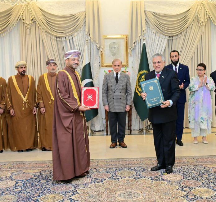 Pakistan, Oman