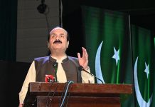 Rana Mashhood honours high achieving Pakistani students in Muscat