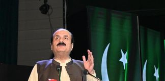 Rana Mashhood honours high achieving Pakistani students in Muscat